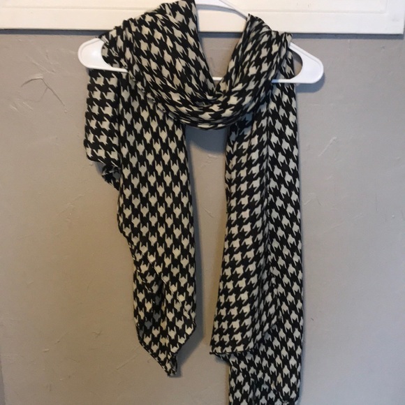 Black and white houndstooth scarf - Picture 1 of 1
